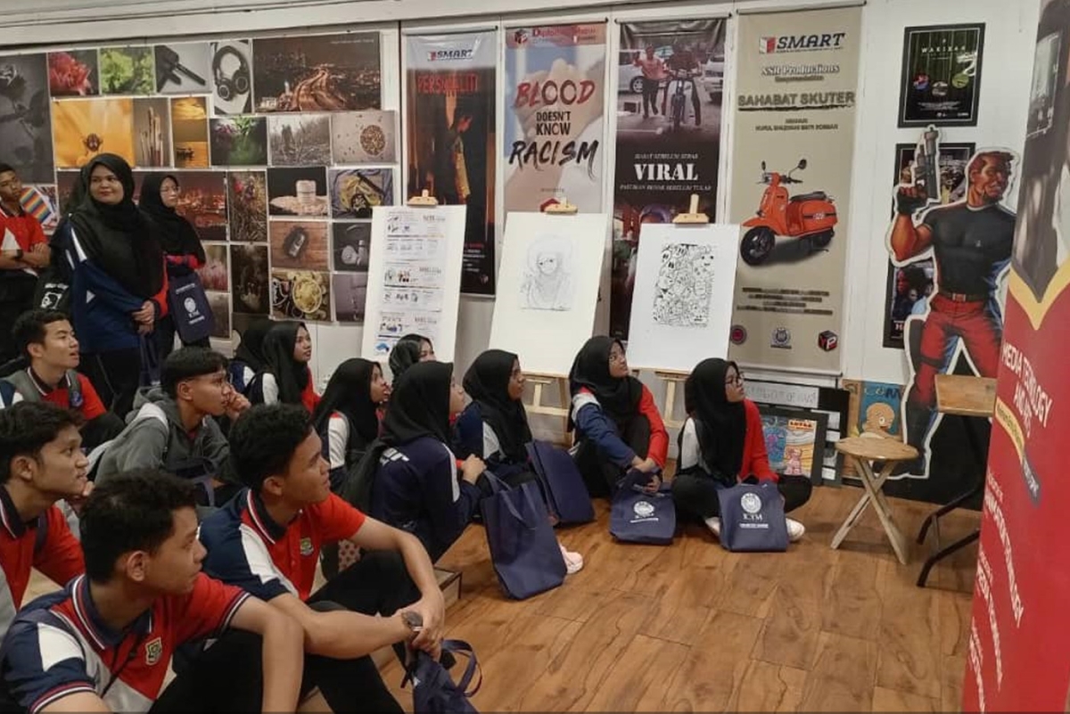 Lawatan Kerjaya - Pelajar-pelajar dari SMK Bandar Seri Alam
